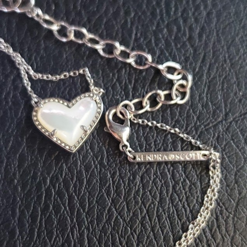 Kendra Scott Ari Heart Rhodium Plated Necklace White Mother of Pearl Pendant